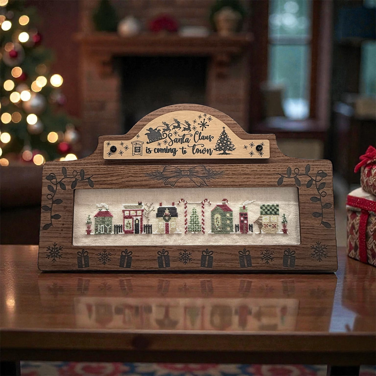 Peddler's Row   Christmas Display Frame
